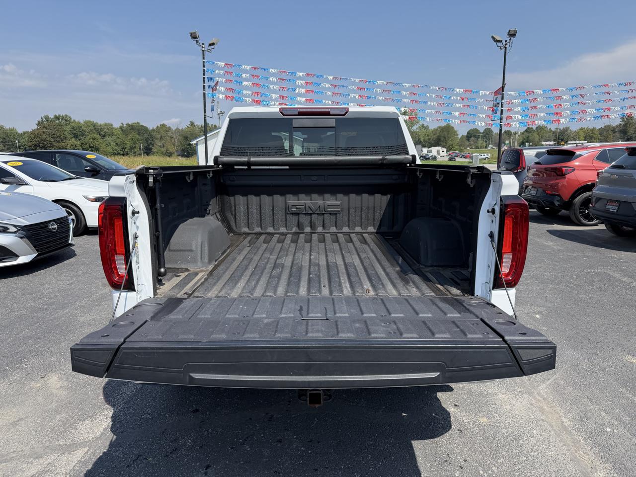 GMC Sierra 1500 4WD Crew Cab 147" SLT 2024