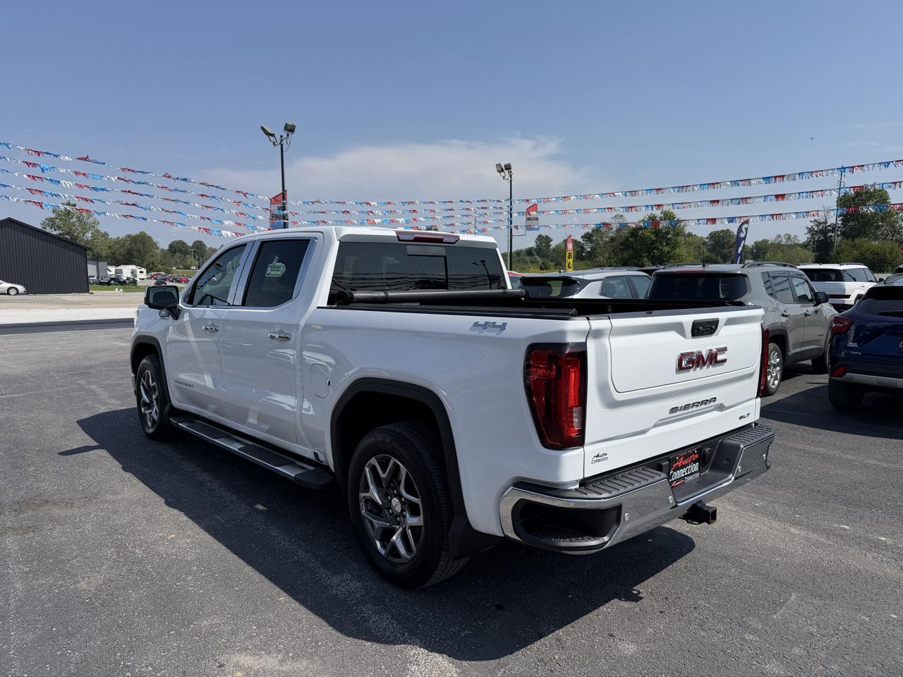 GMC Sierra 1500 4WD Crew Cab 147" SLT 2024