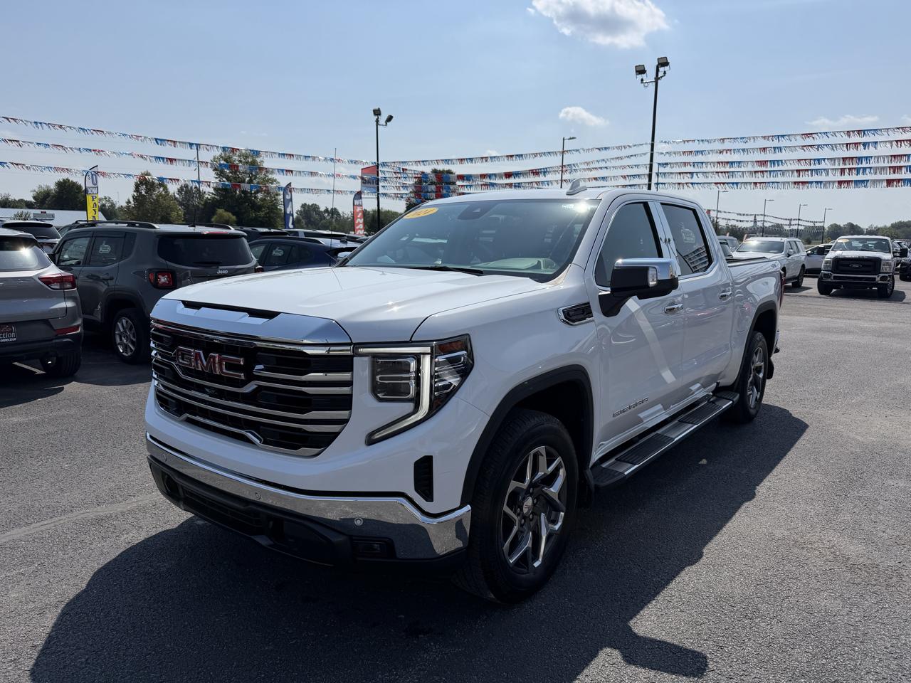 GMC Sierra 1500 4WD Crew Cab 147" SLT 2024