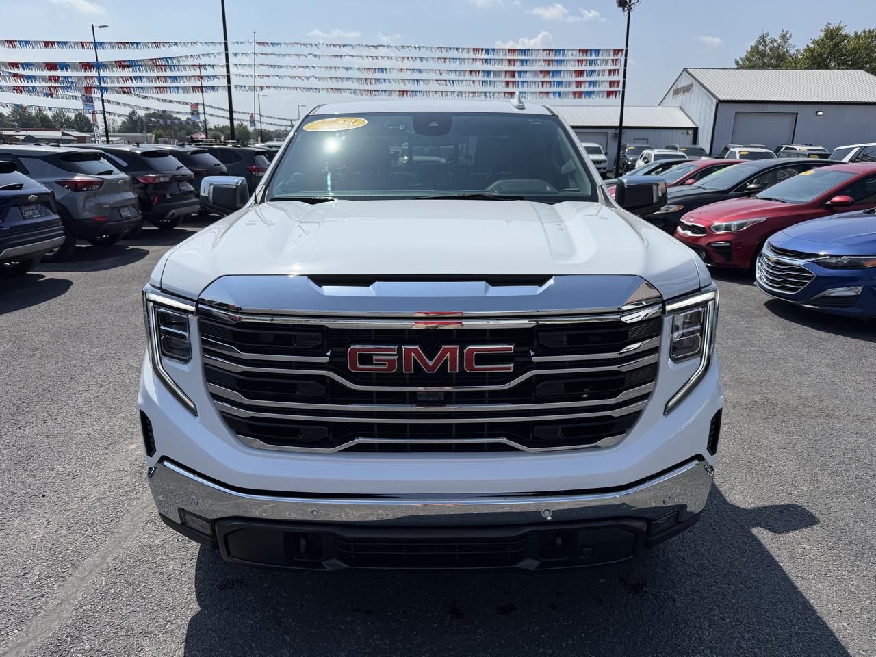 GMC Sierra 1500 4WD Crew Cab 147" SLT 2024