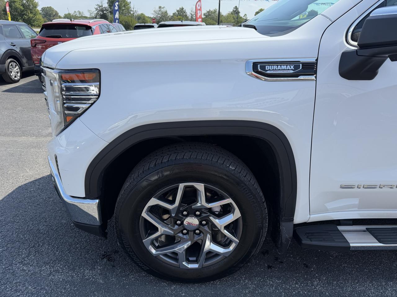 GMC Sierra 1500 4WD Crew Cab 147" SLT 2024