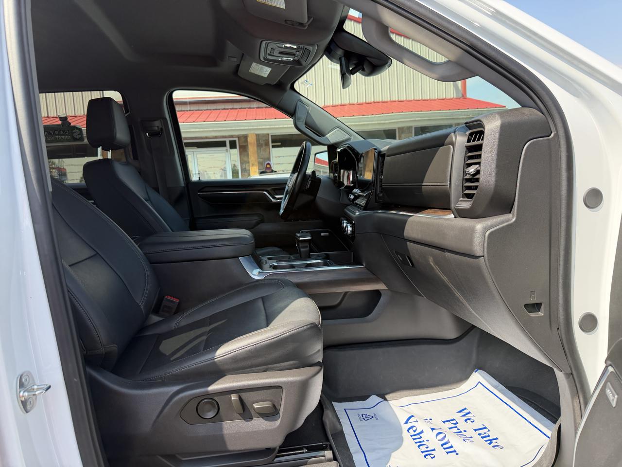 GMC Sierra 1500 4WD Crew Cab 147" SLT 2024