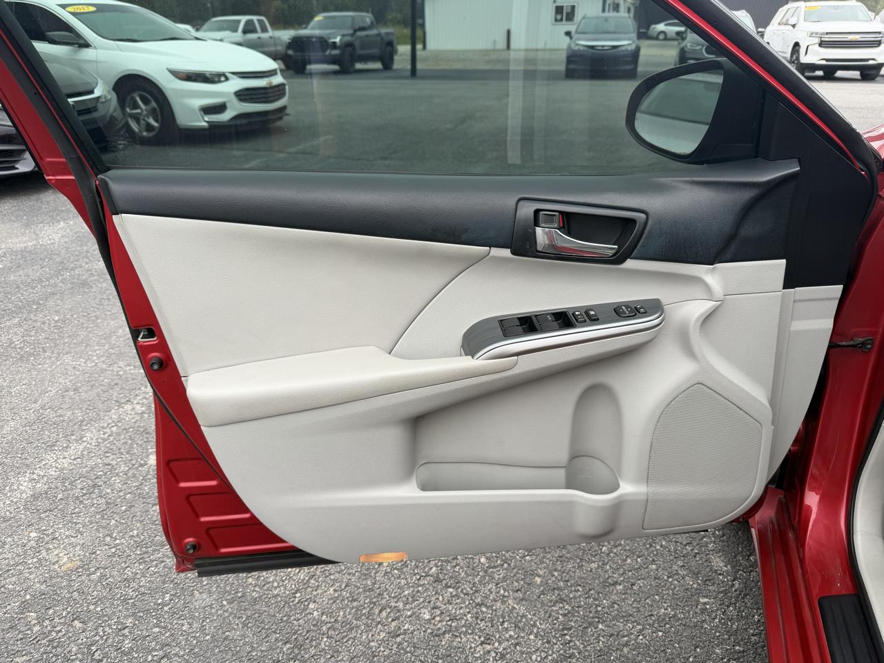 Toyota Camry Hybrid 4dr Sdn XLE (Natl) 2013