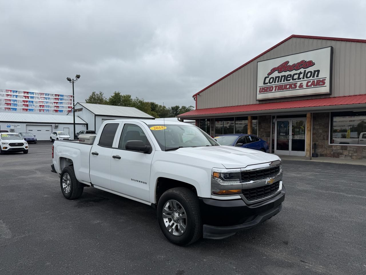 Chevrolet Silverado photo 2