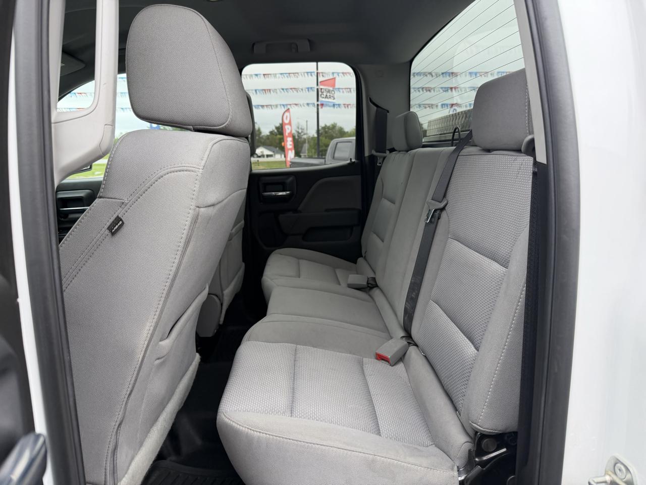 Chevrolet Silverado photo 17
