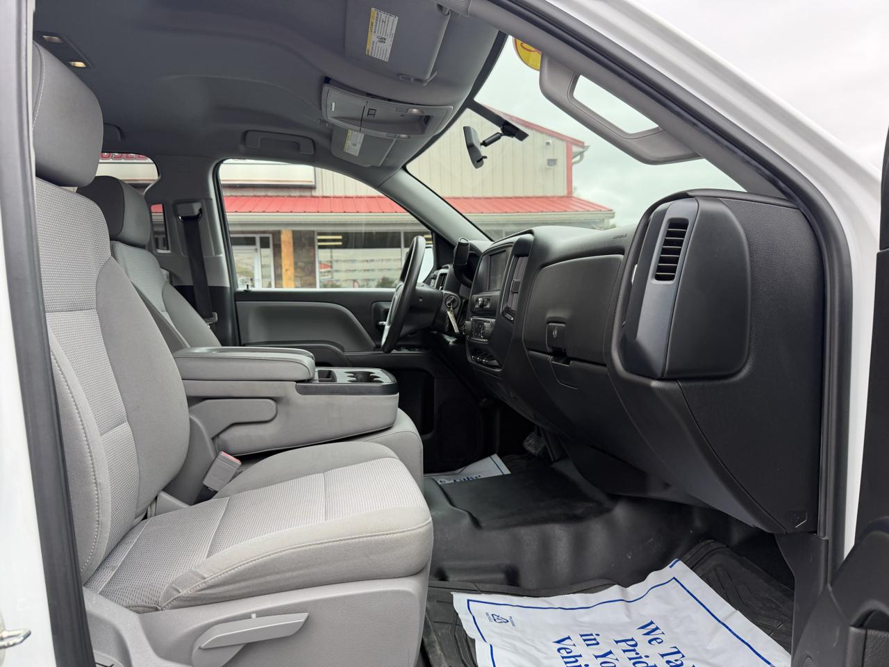 Chevrolet Silverado photo 22