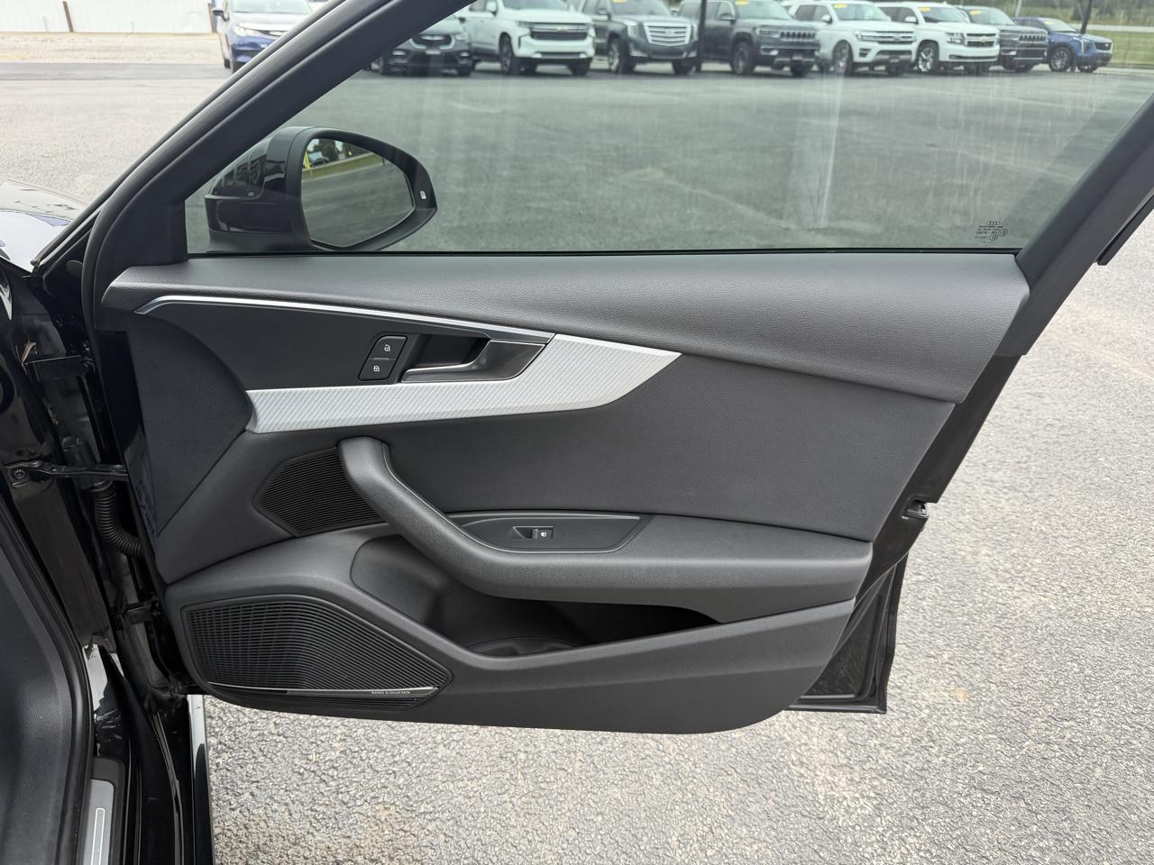 Audi A4 photo 20