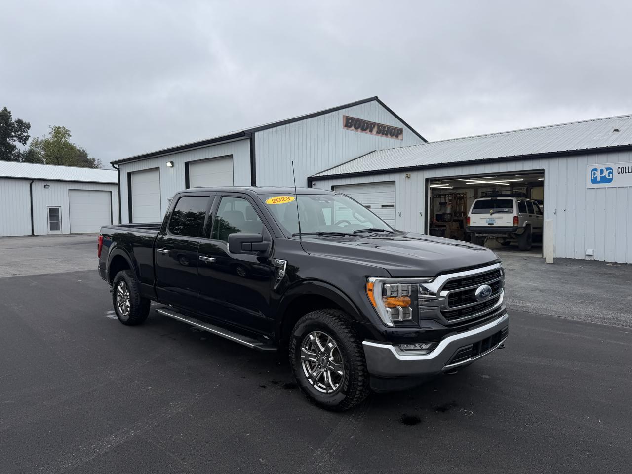 Ford F-150 4WD SuperCrew 145" XLT 2023