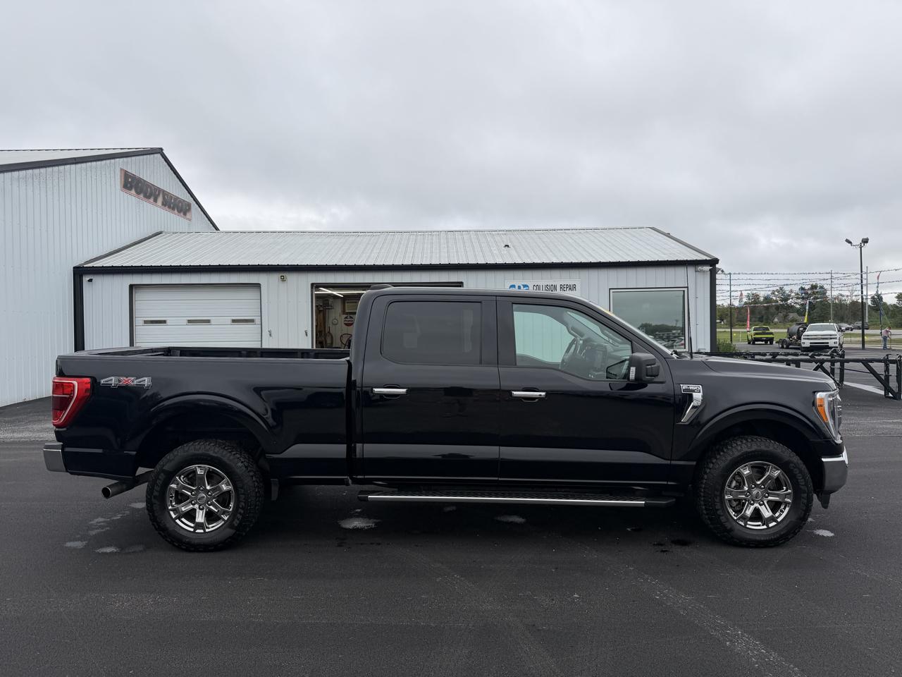 Ford F-150 4WD SuperCrew 145" XLT 2023