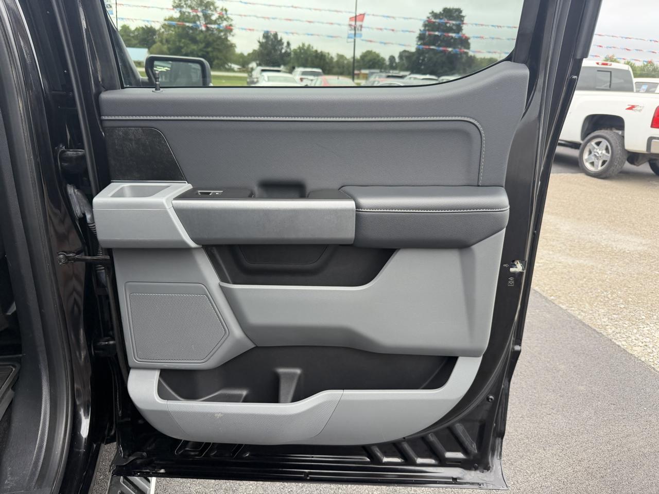 Ford F-150 4WD SuperCrew 145" XLT 2023
