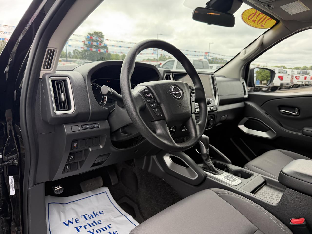 Nissan Frontier Crew Cab 4x4 SV 2026