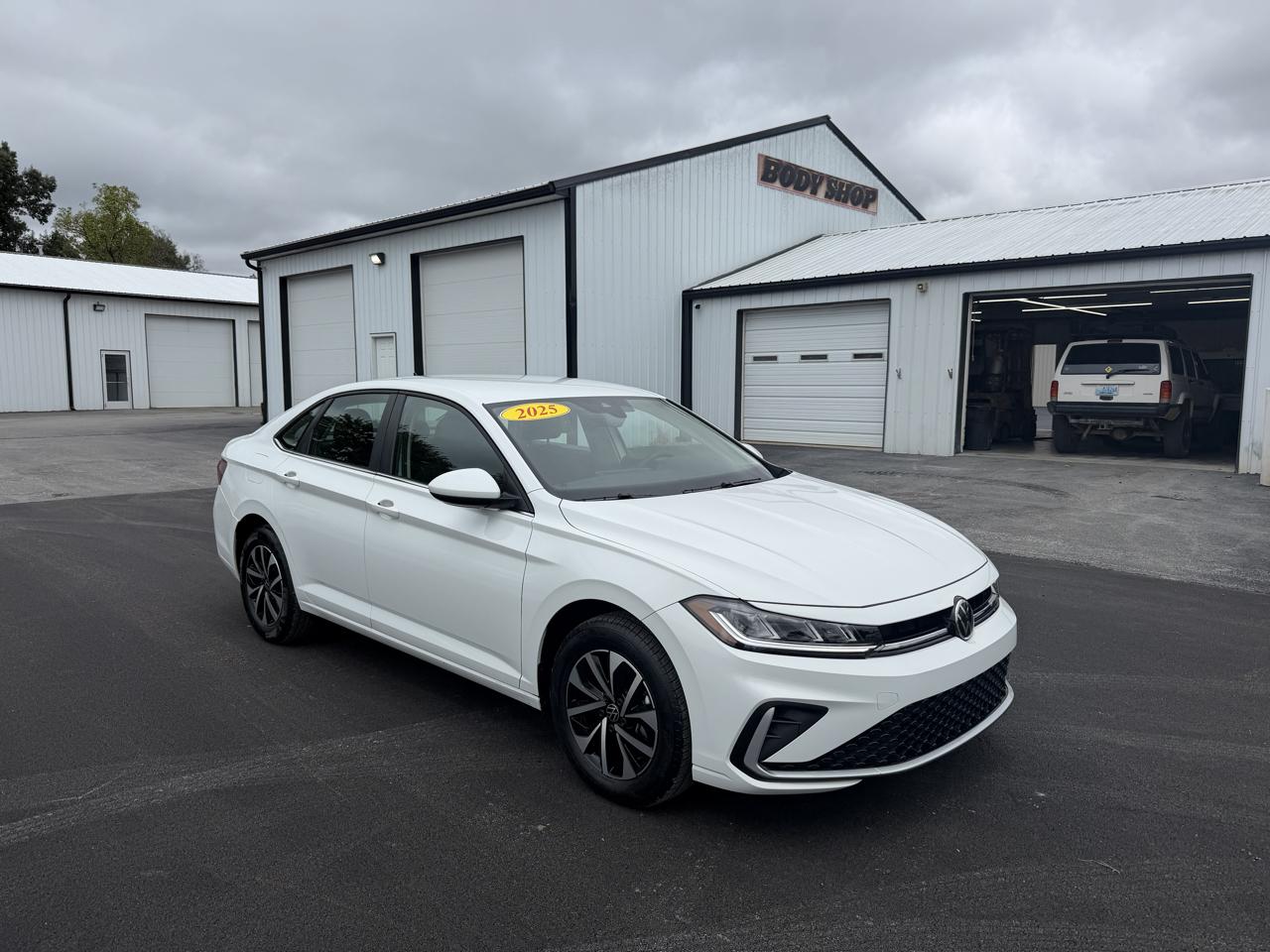 Volkswagen Jetta S Auto 2025
