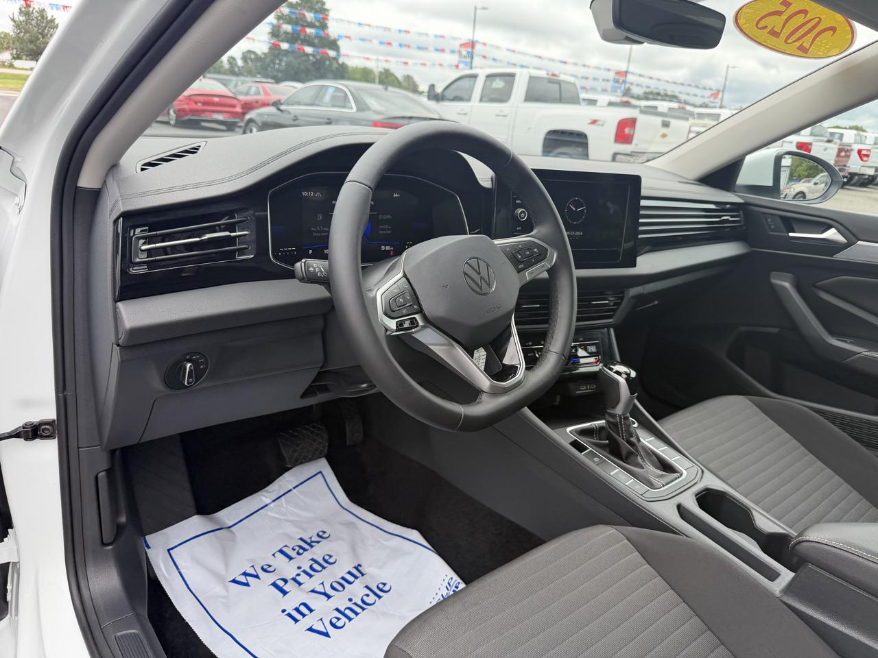 Volkswagen Jetta S Auto 2025