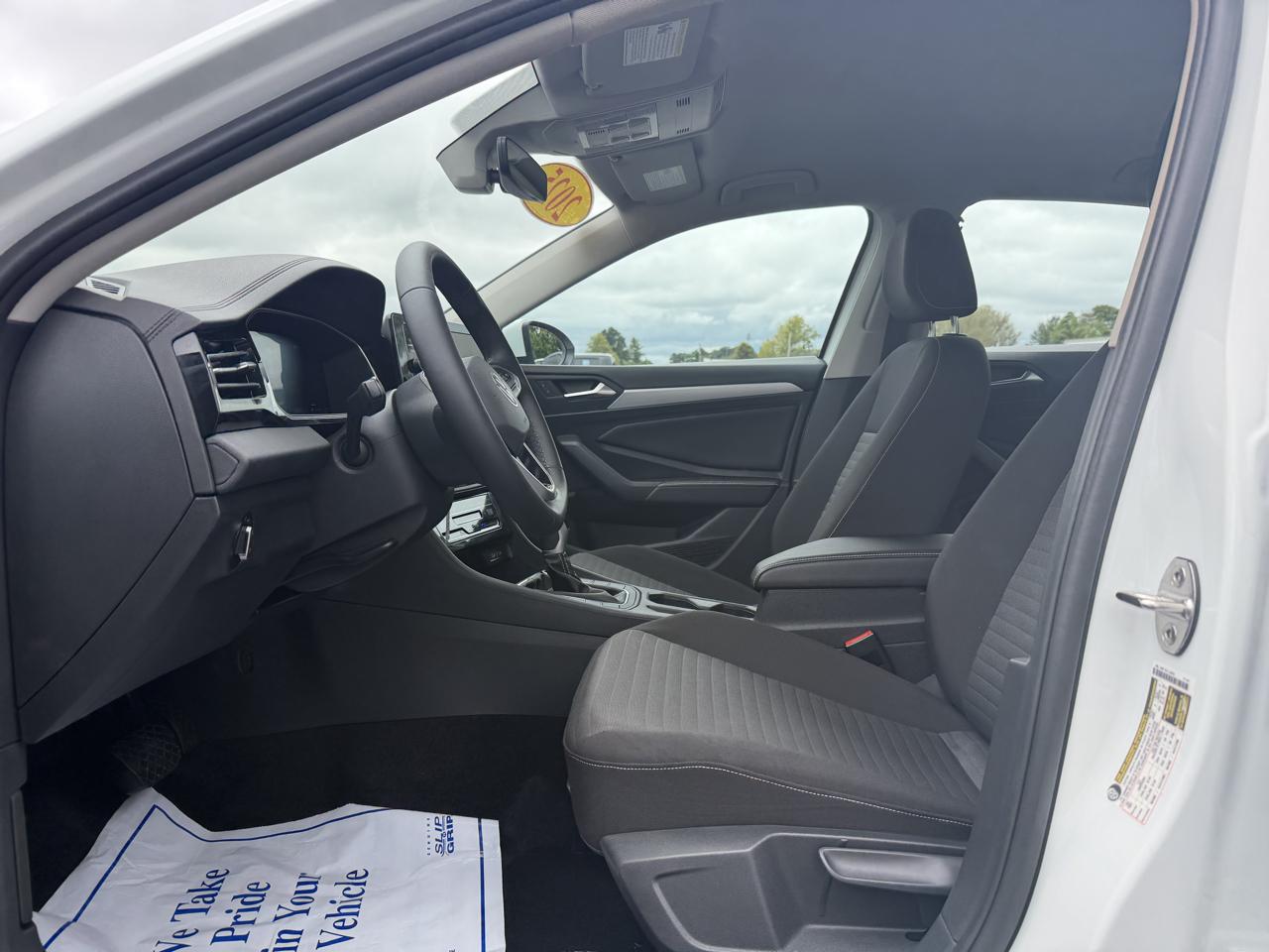 Volkswagen Jetta S Auto 2025