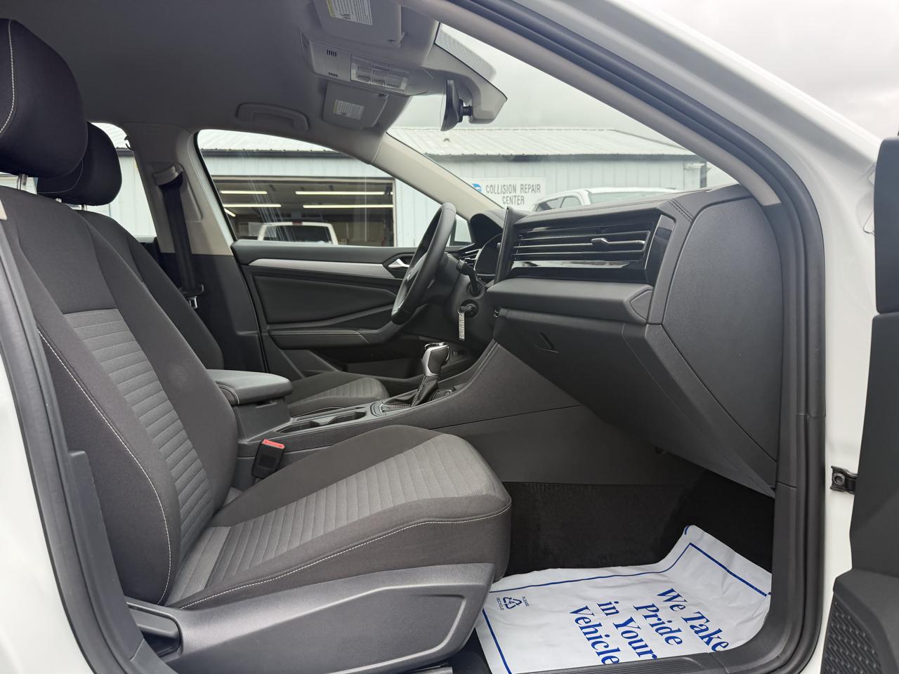 Volkswagen Jetta S Auto 2025