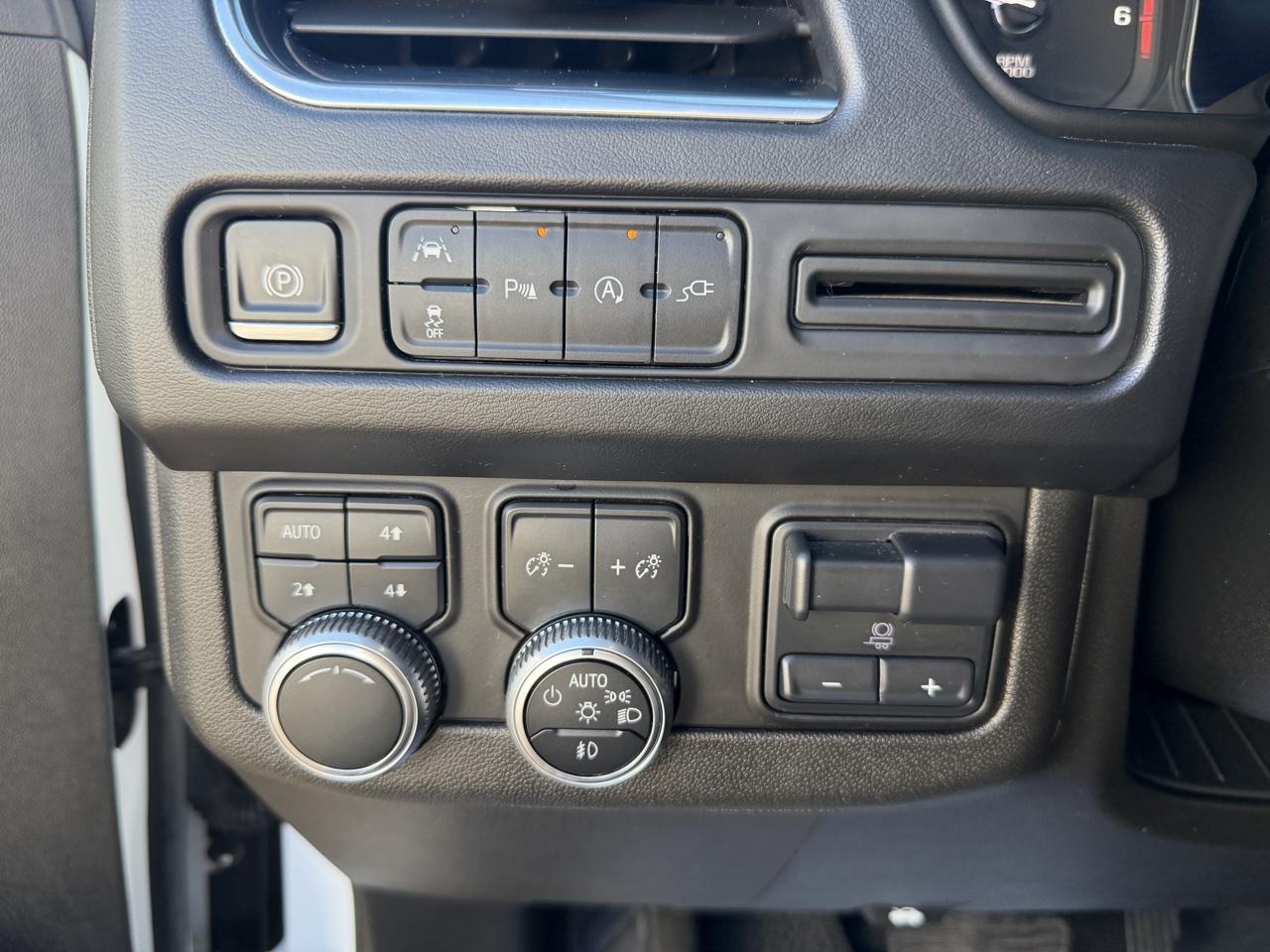 GMC Yukon 4WD 4dr SLT 2021