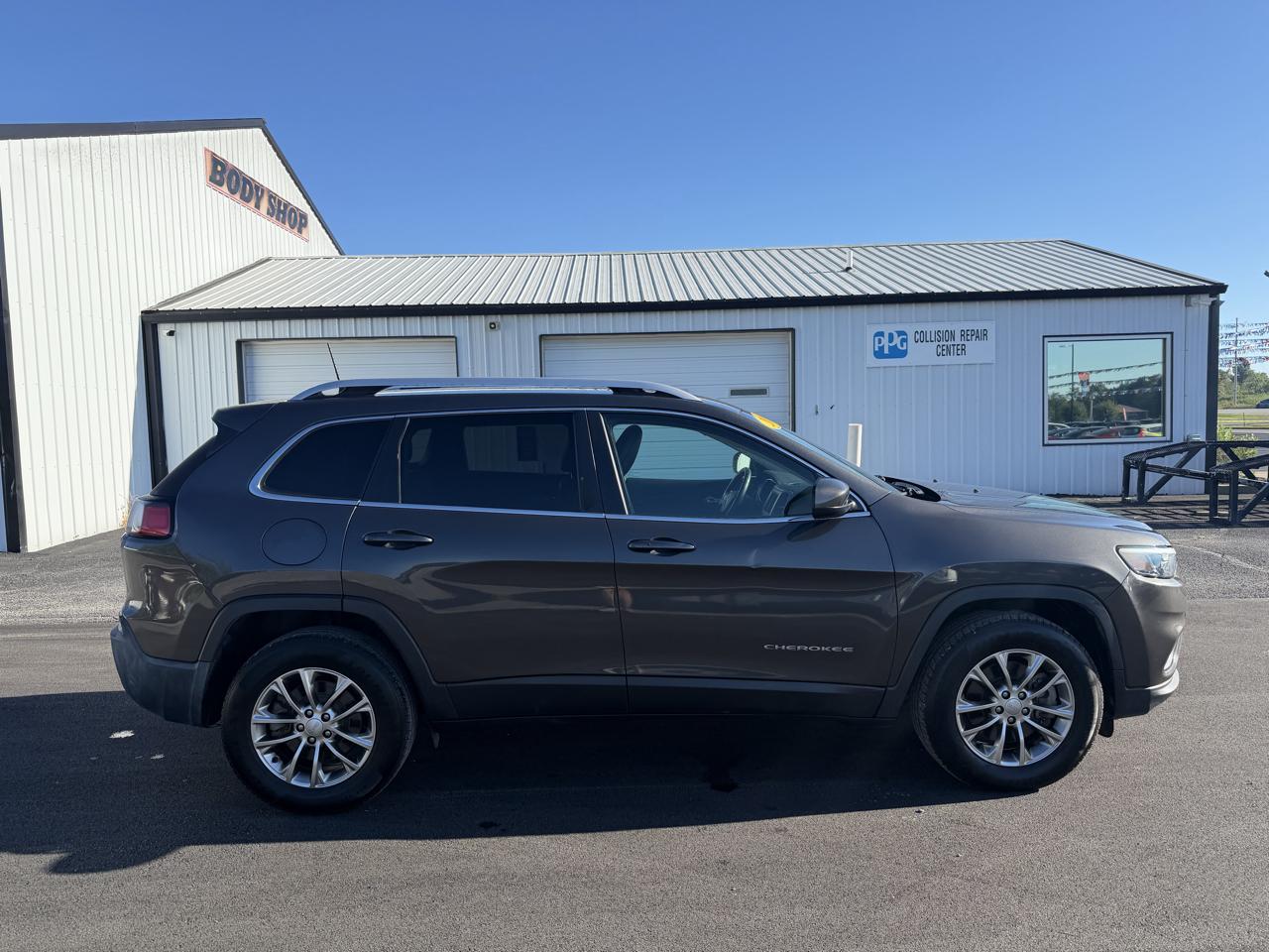 Jeep Cherokee photo 3