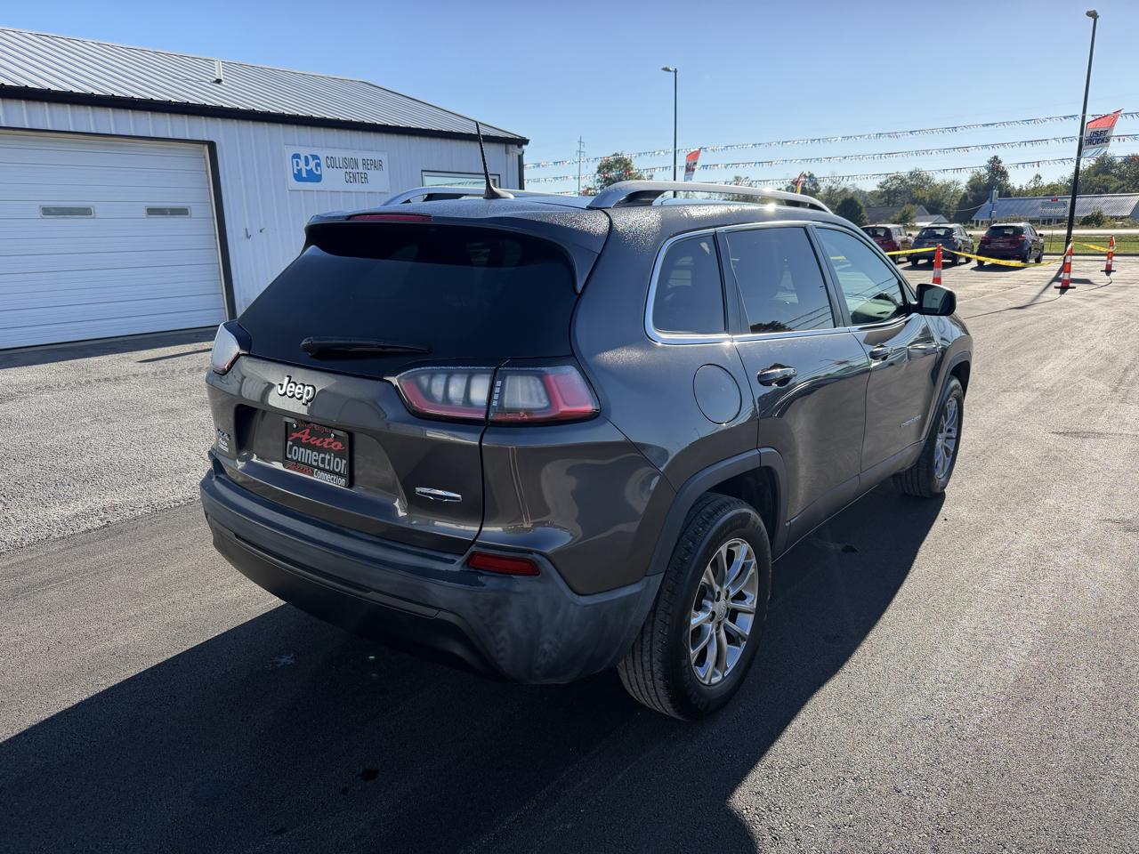 Jeep Cherokee photo 4
