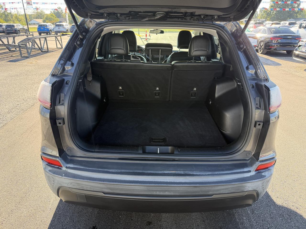 Jeep Cherokee photo 6