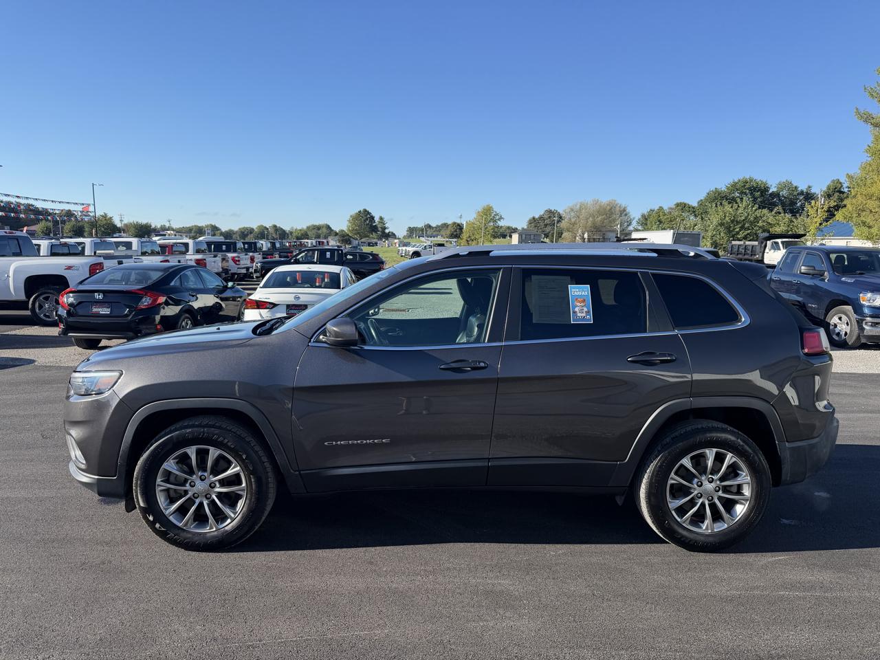 Jeep Cherokee photo 8