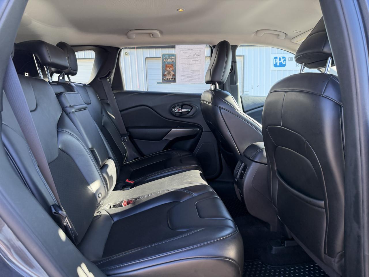Jeep Cherokee photo 19