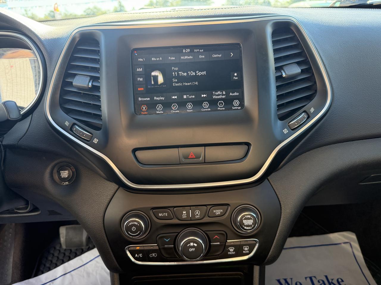 Jeep Cherokee photo 28