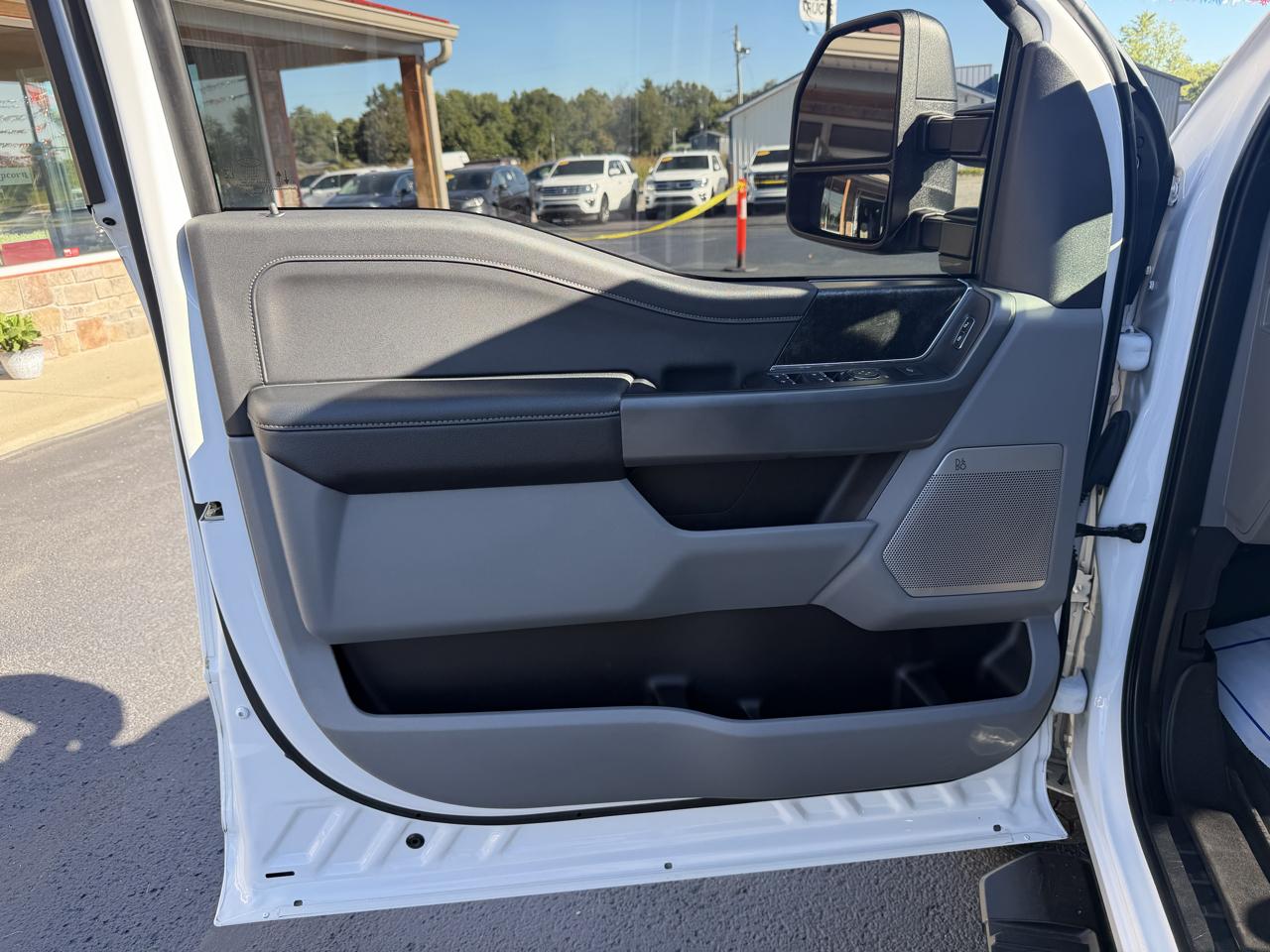 Ford Super Duty F-250 SRW XLT 4WD Crew Cab 6.75' Box 2023