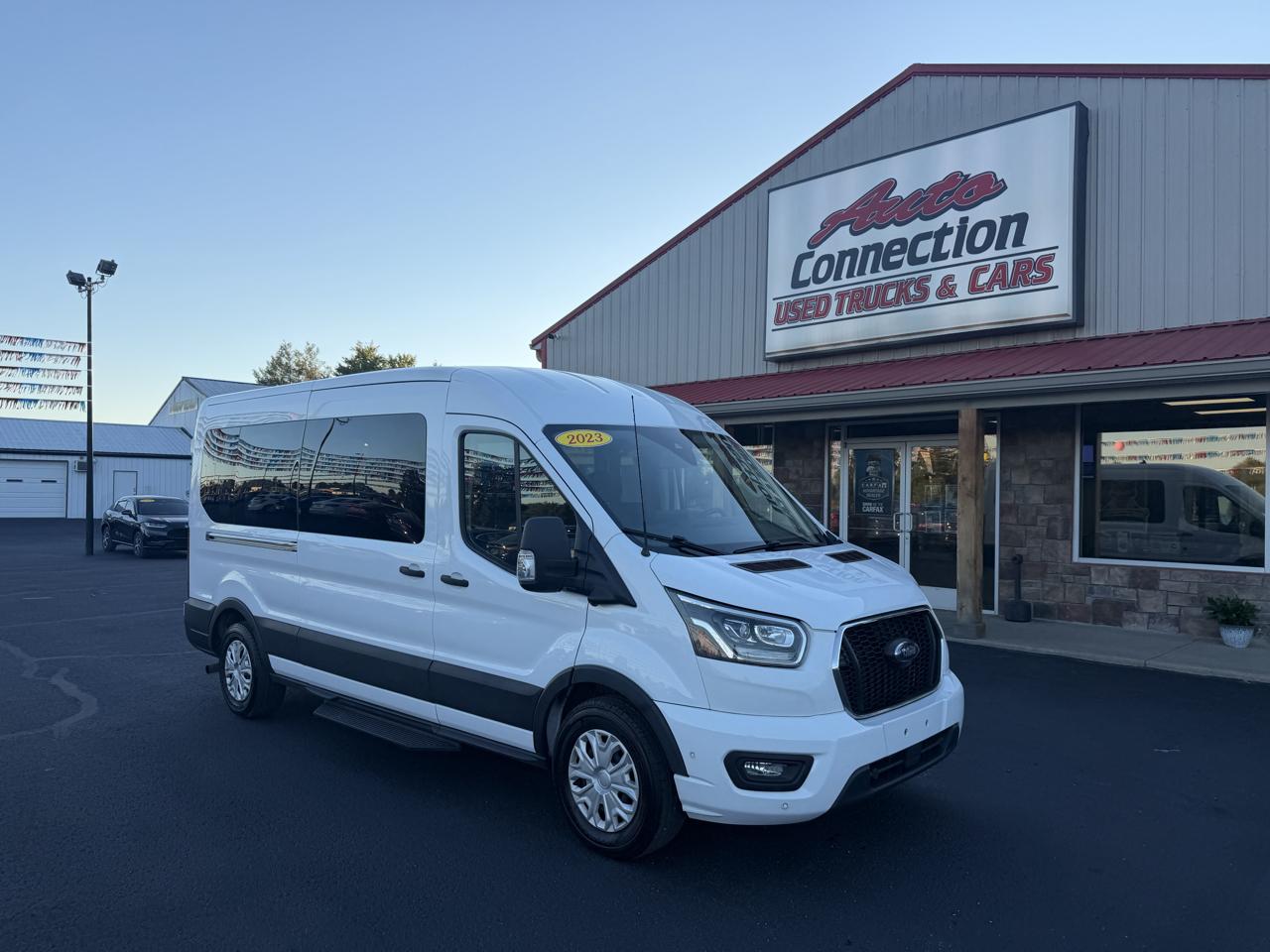 Ford Transit Passenger Wagon T-350 148" Med Roof XLT RWD 2023