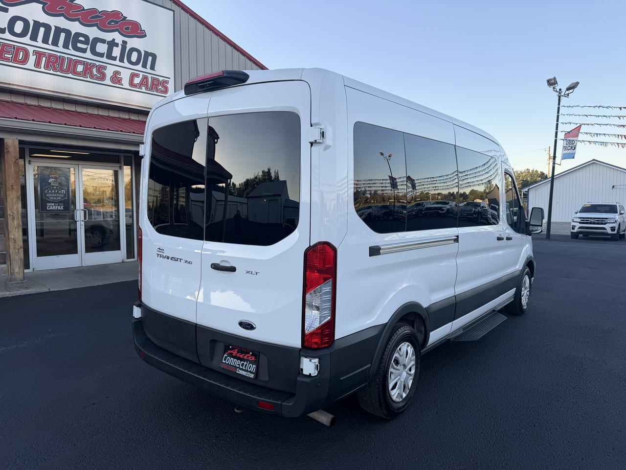 Ford Transit Passenger Wagon T-350 148" Med Roof XLT RWD 2023