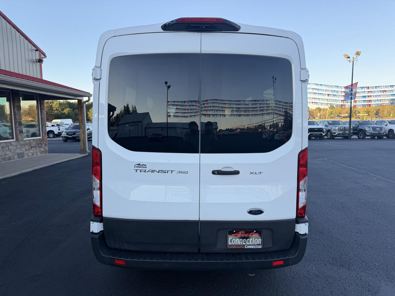 Ford Transit Passenger Wagon T-350 148" Med Roof XLT RWD 2023