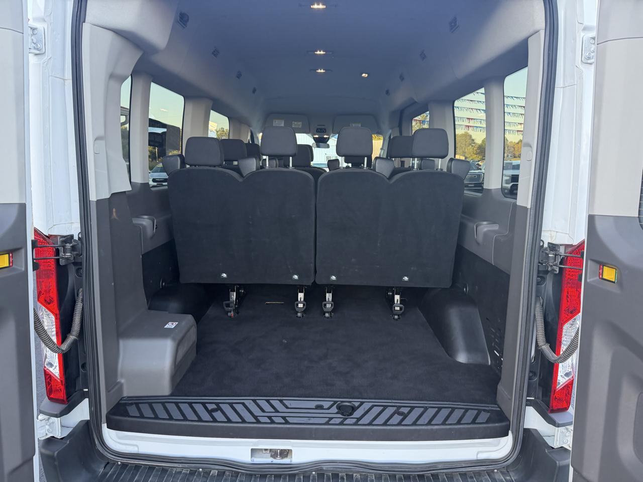 Ford Transit Passenger Wagon T-350 148" Med Roof XLT RWD 2023