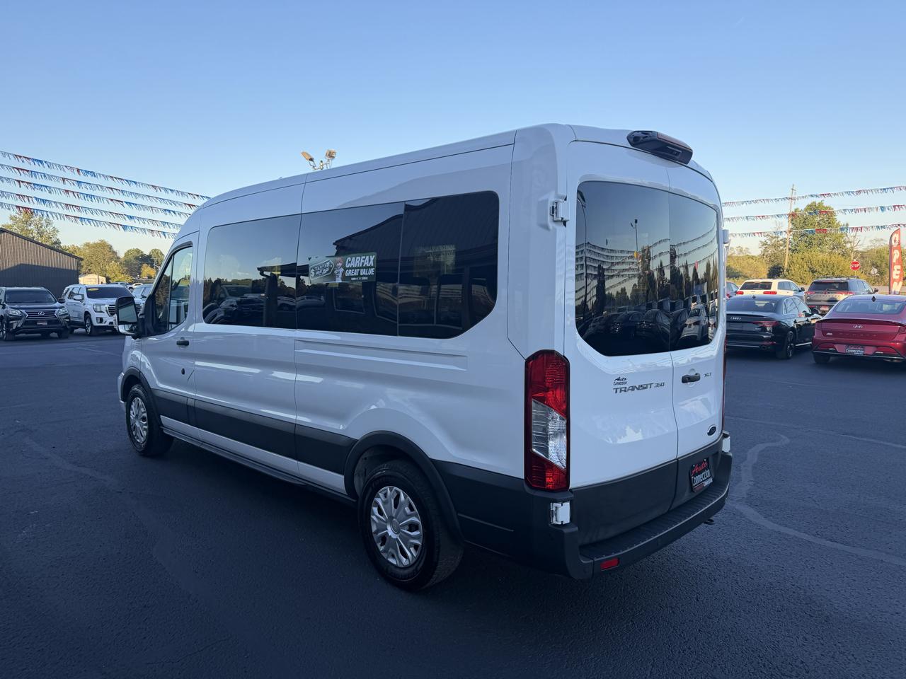 Ford Transit Passenger Wagon T-350 148" Med Roof XLT RWD 2023