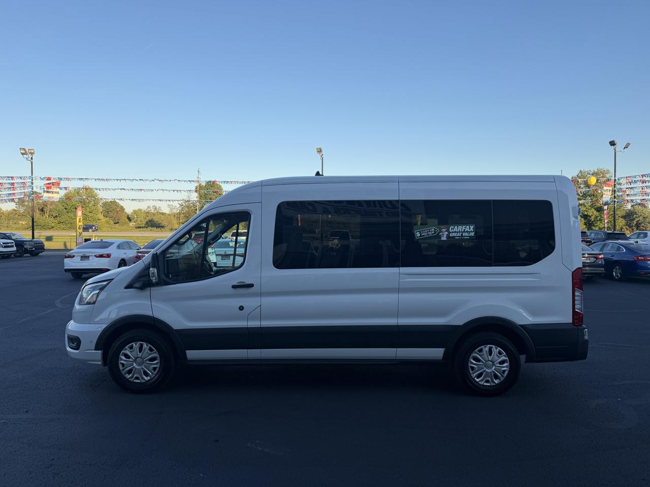 Ford Transit Passenger Wagon T-350 148" Med Roof XLT RWD 2023