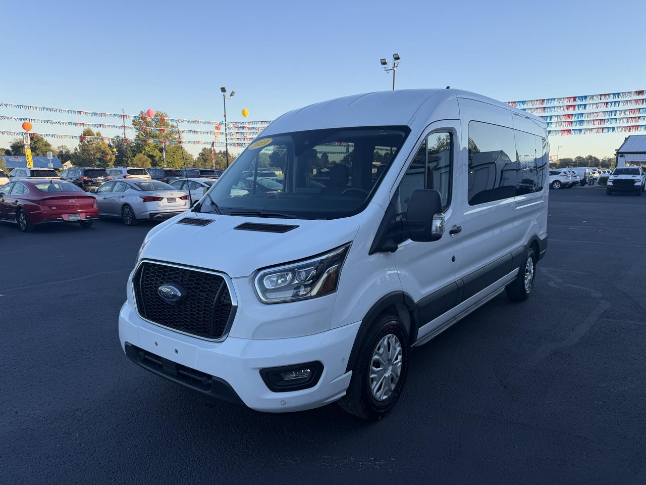 Ford Transit Passenger Wagon T-350 148" Med Roof XLT RWD 2023