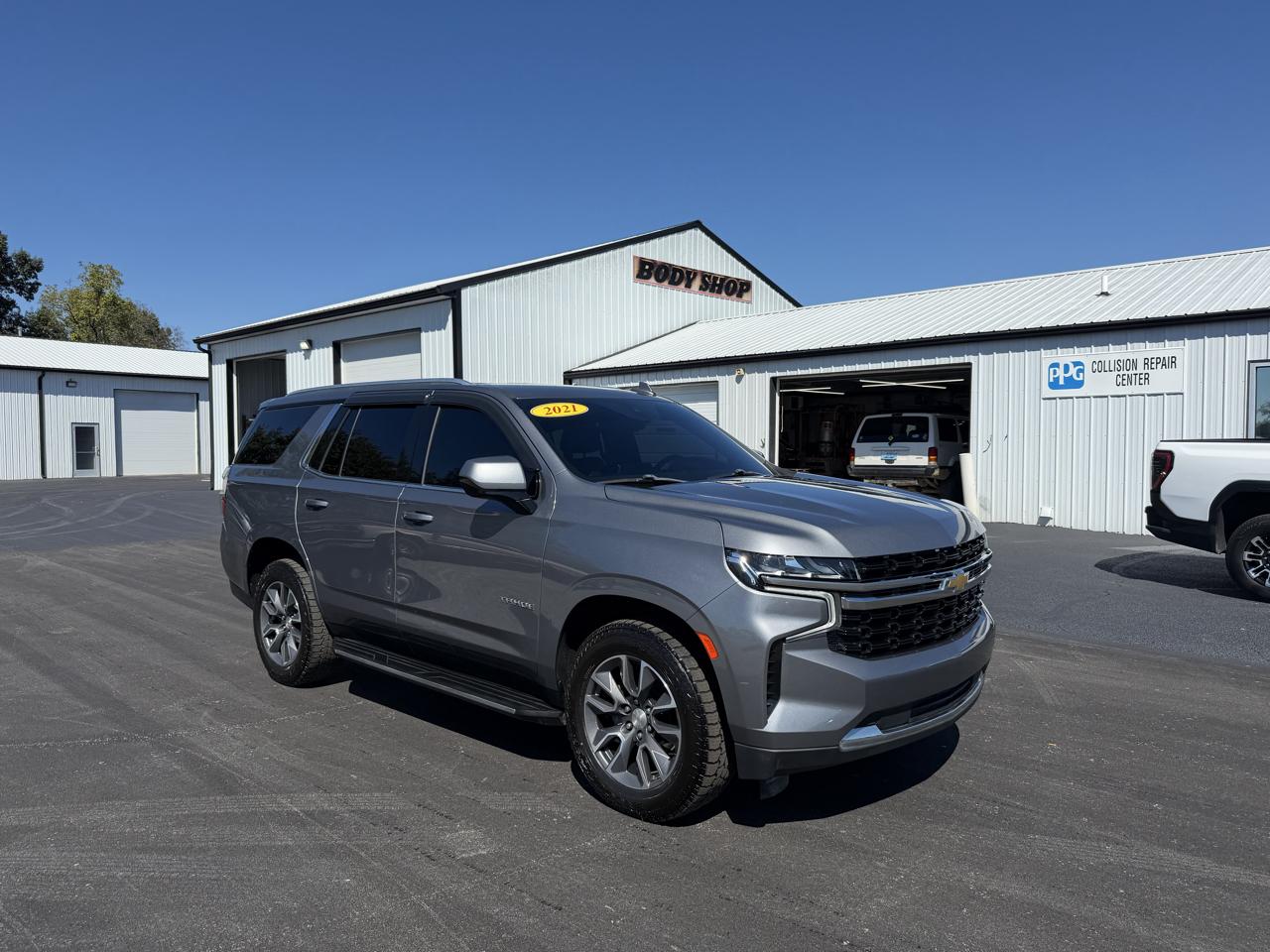 Chevrolet Tahoe photo 2