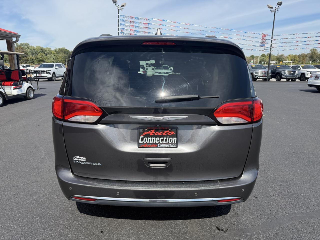 Chrysler Pacifica photo 5