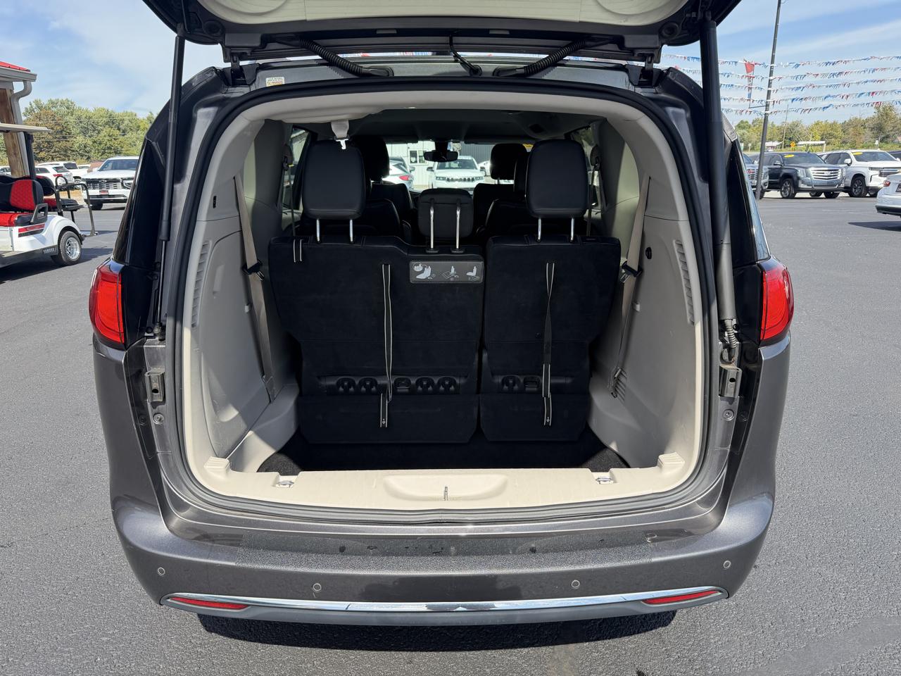 Chrysler Pacifica photo 6