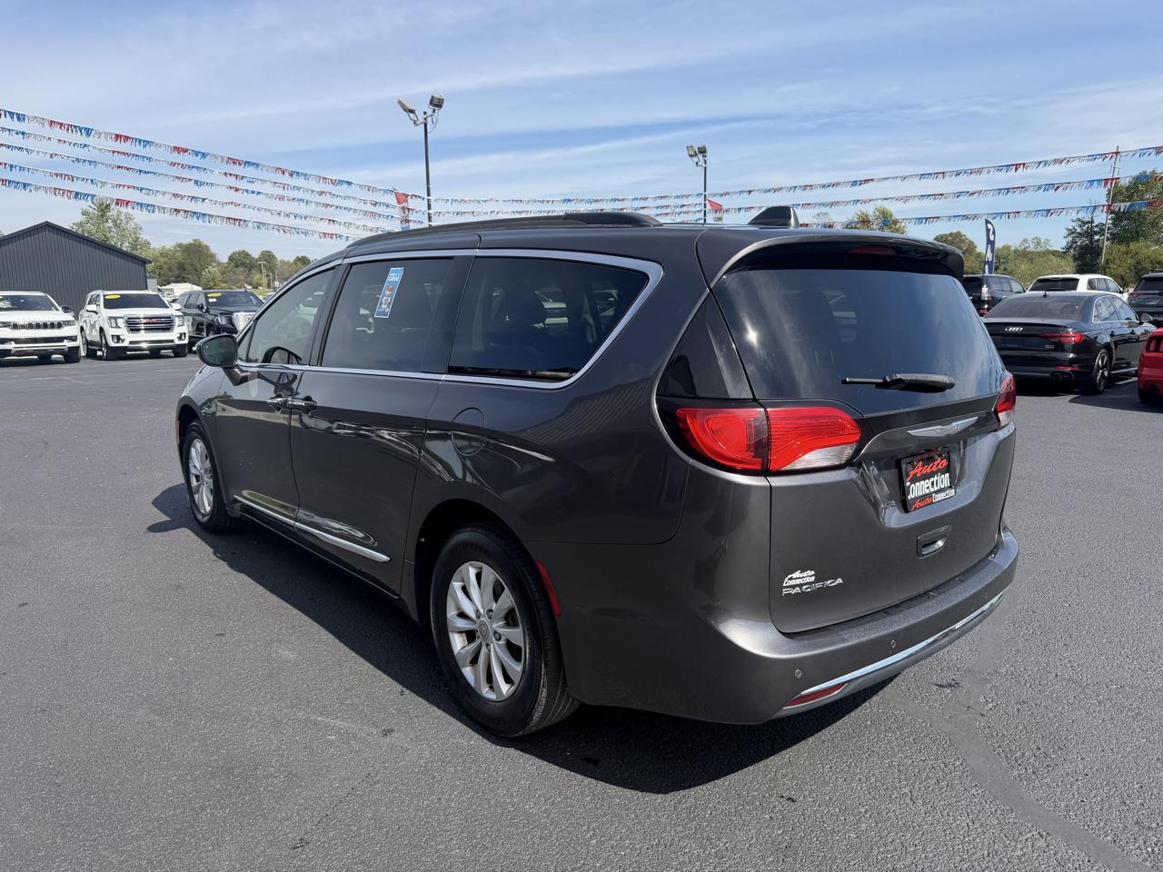 Chrysler Pacifica photo 7