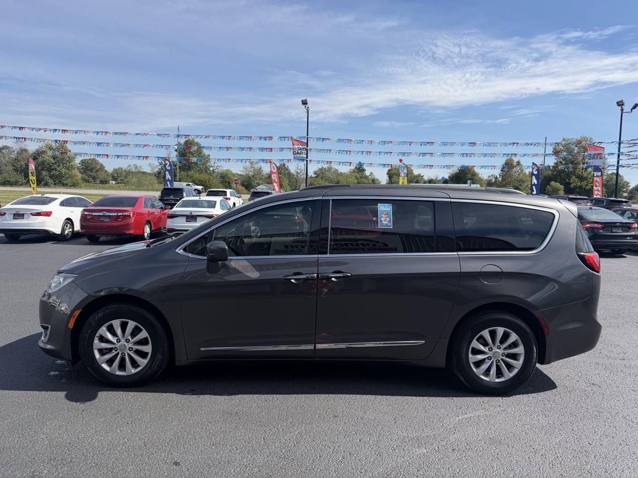 Chrysler Pacifica photo 8
