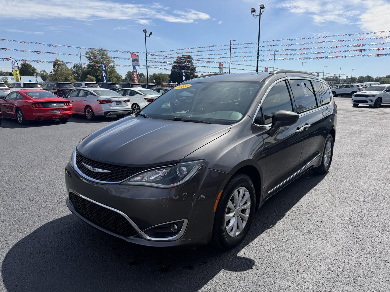 Chrysler Pacifica photo 9