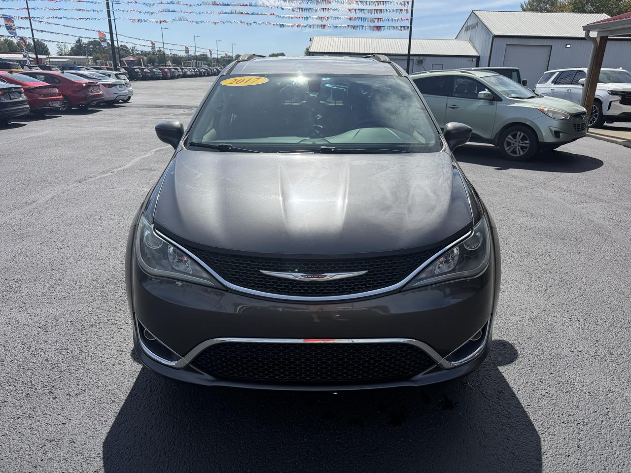Chrysler Pacifica photo 10