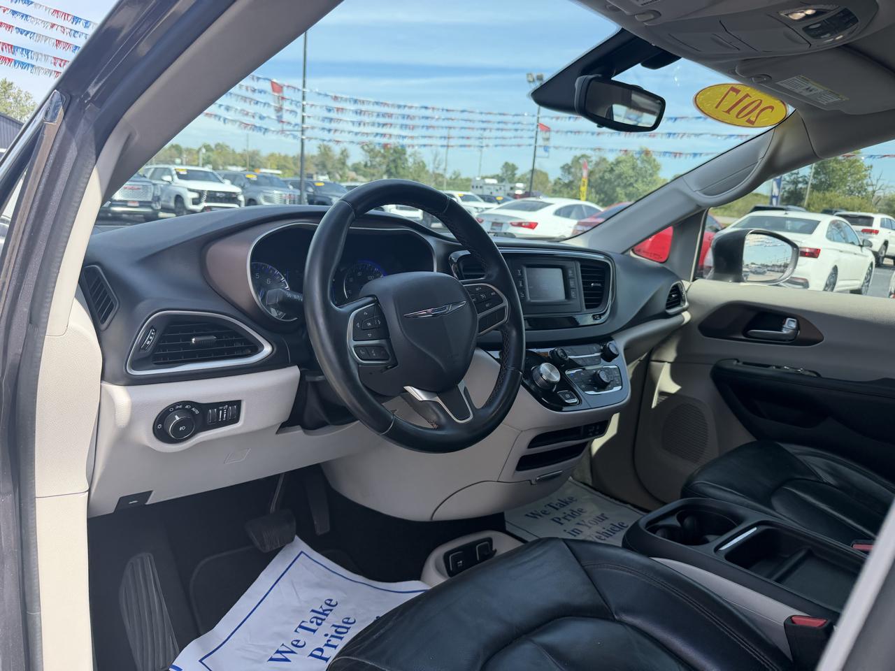 Chrysler Pacifica photo 13