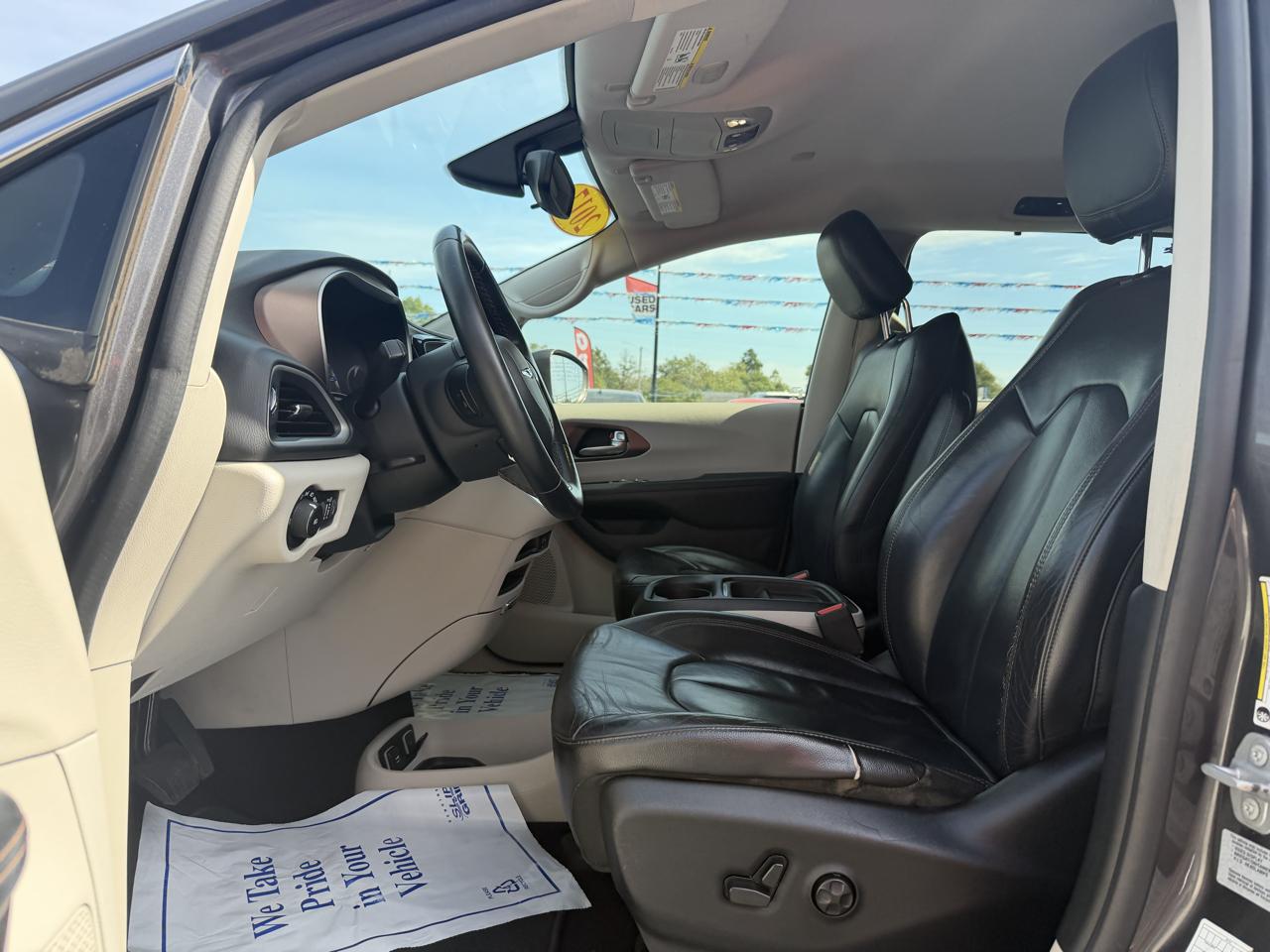 Chrysler Pacifica photo 14