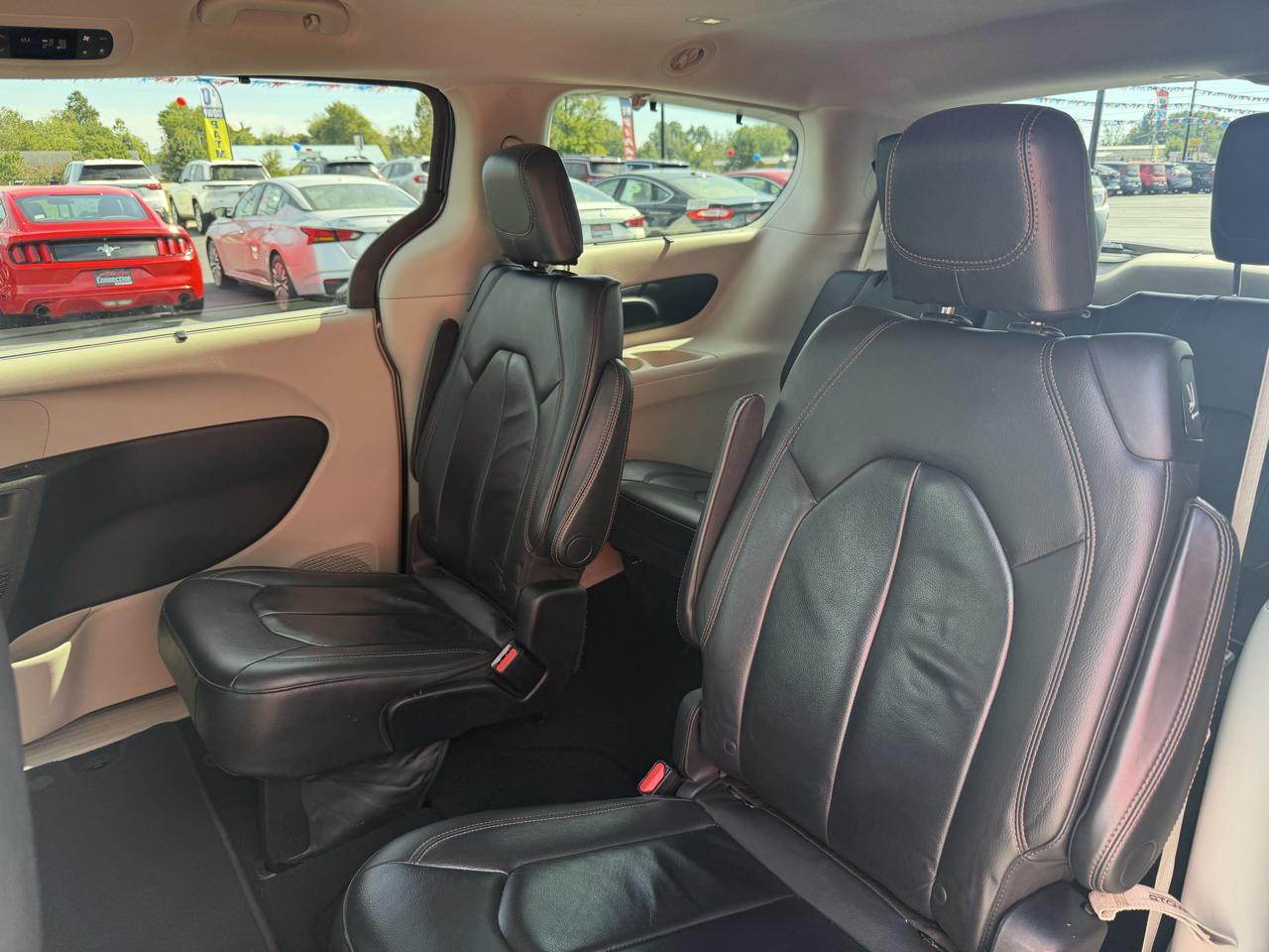 Chrysler Pacifica photo 17