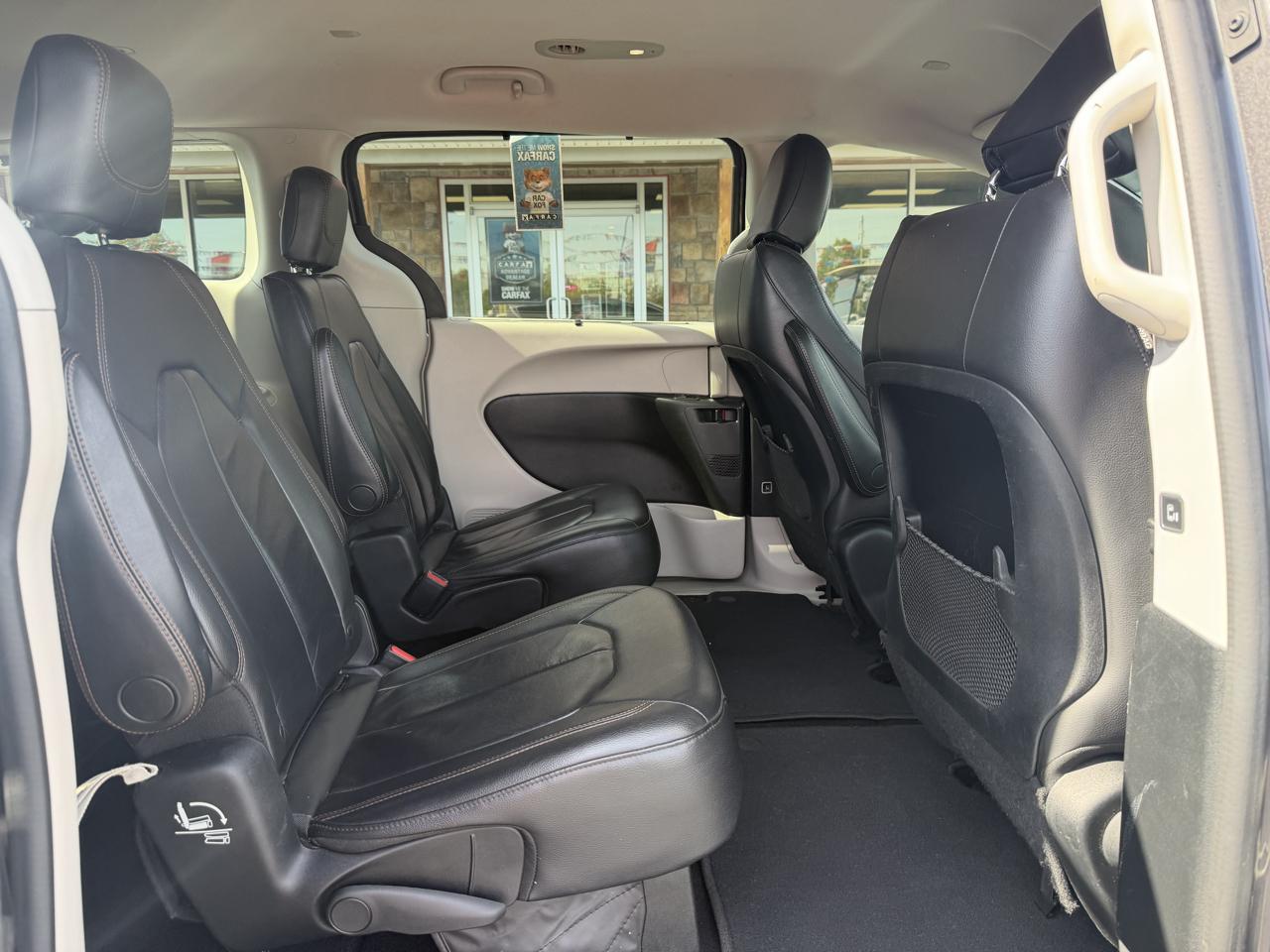 Chrysler Pacifica photo 19
