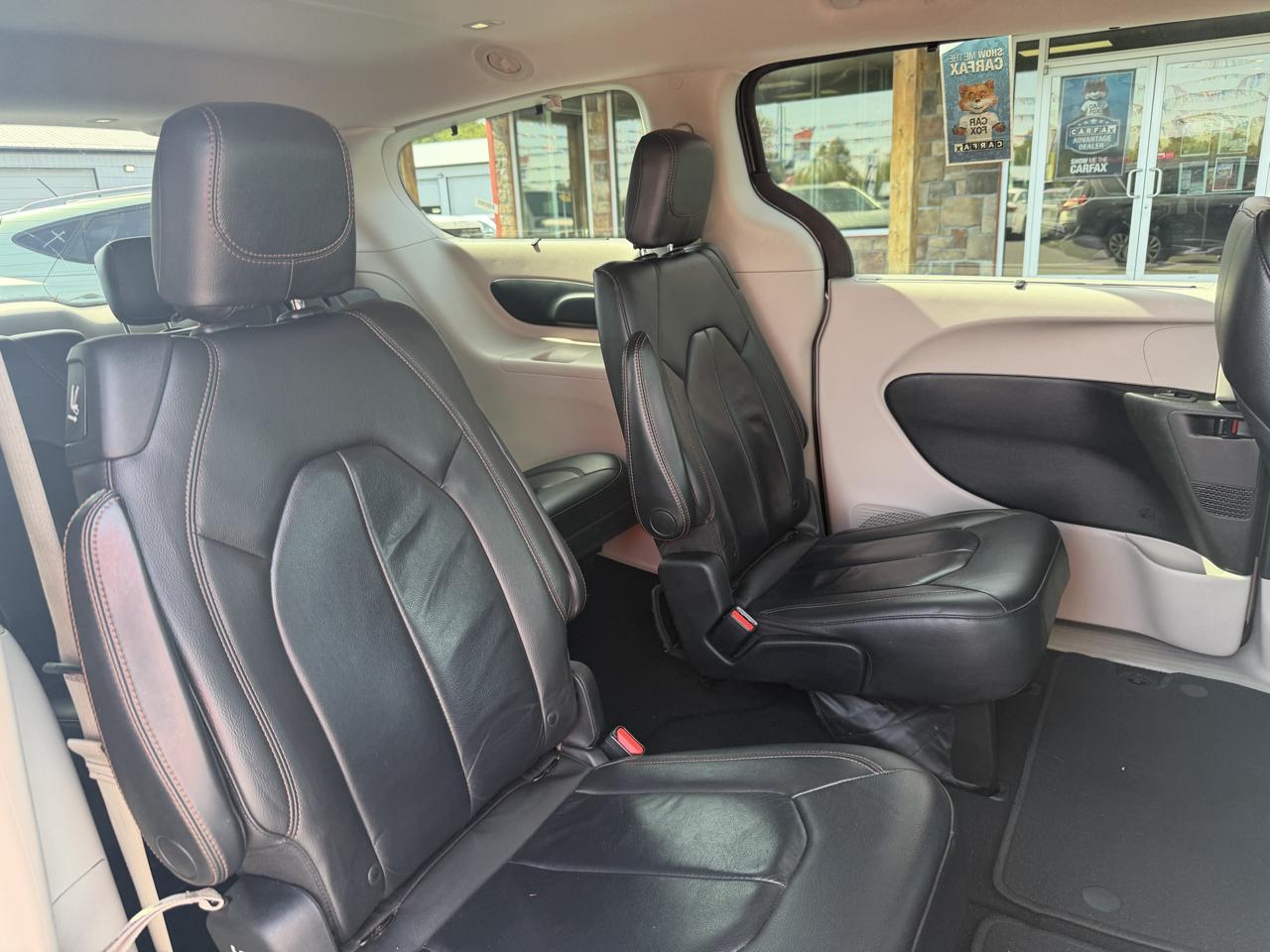 Chrysler Pacifica photo 20