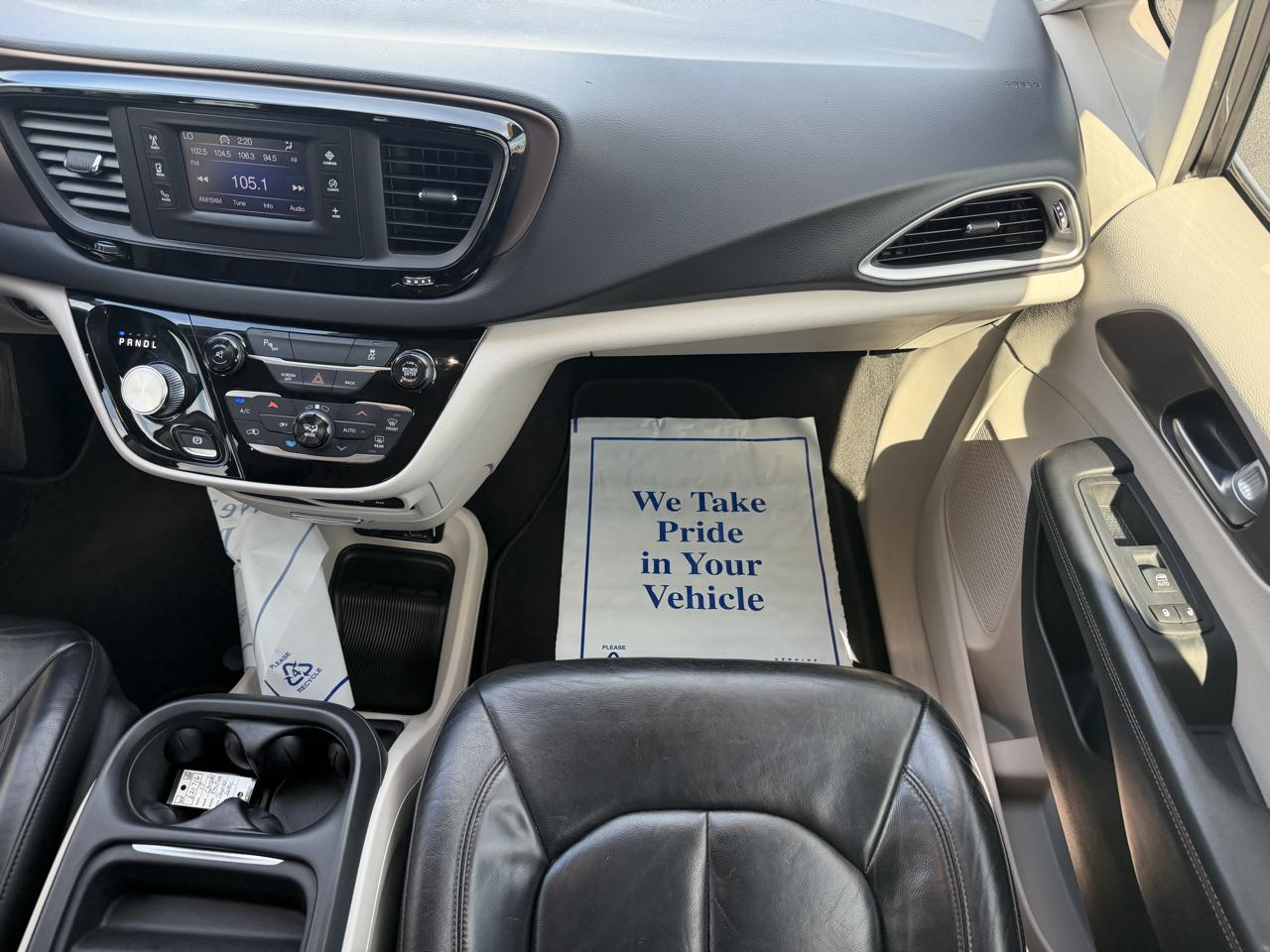 Chrysler Pacifica photo 25