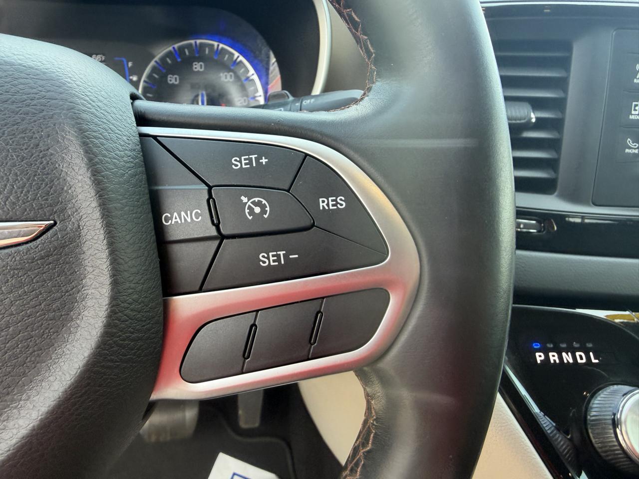 Chrysler Pacifica photo 29