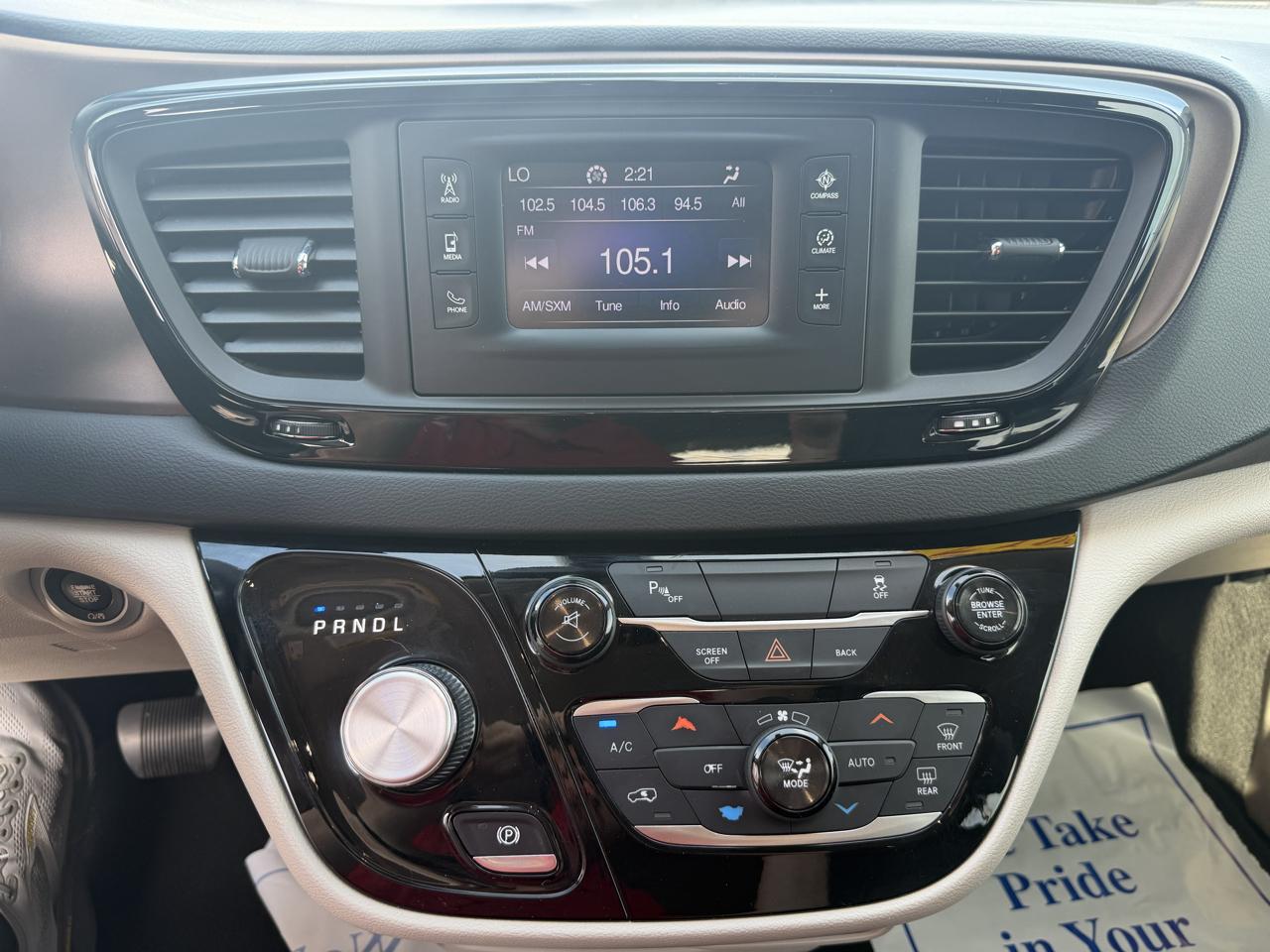 Chrysler Pacifica photo 30