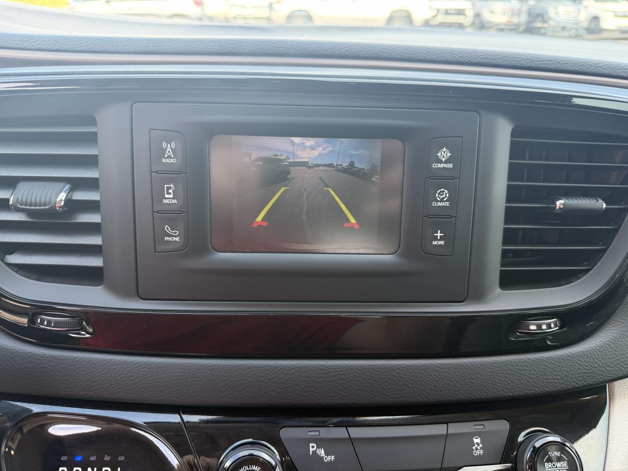 Chrysler Pacifica photo 31